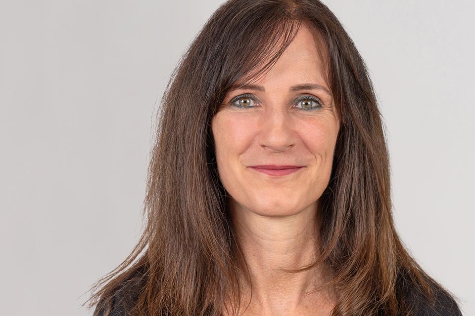 Porträt: Eveline Russ, Sachbearbeiterin Kanzlei/Empfang