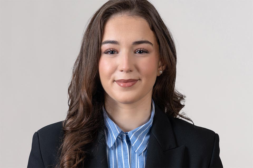 Porträt&nbsp;Klaudia Ukaj,&nbsp;Sachbearbeiterin Bau & Technik