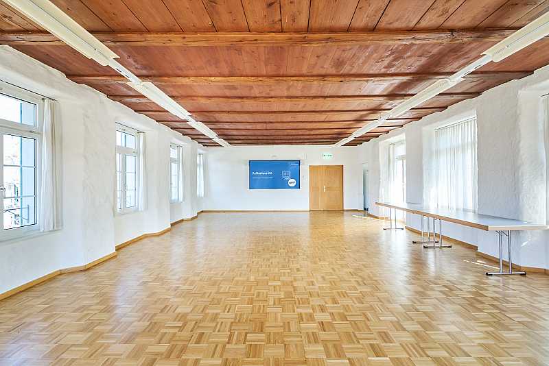Neu vorhanden im Zufikerhuus EG und OG: grosses Display für Präsentationen usw.