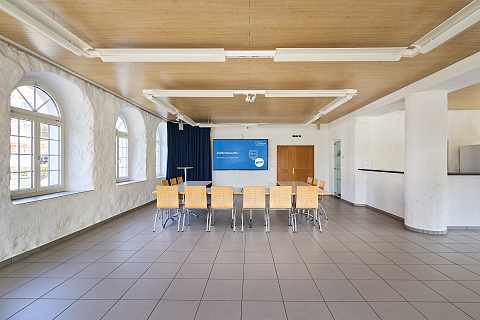 Neu vorhanden im Zufikerhuus EG und OG: grosses Display für Präsentationen usw.