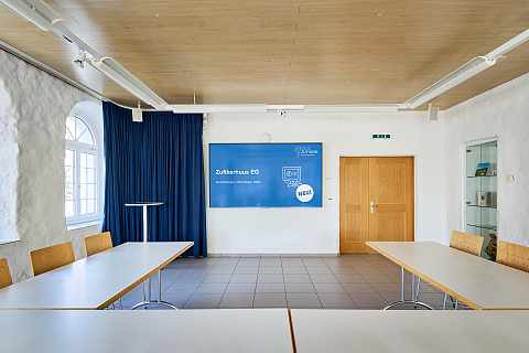 Neu vorhanden im Zufikerhuus EG und OG: grosses Display für Präsentationen usw.