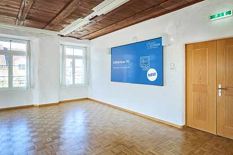 Neu vorhanden im Zufikerhuus EG und OG: grosses Display für Präsentationen usw.